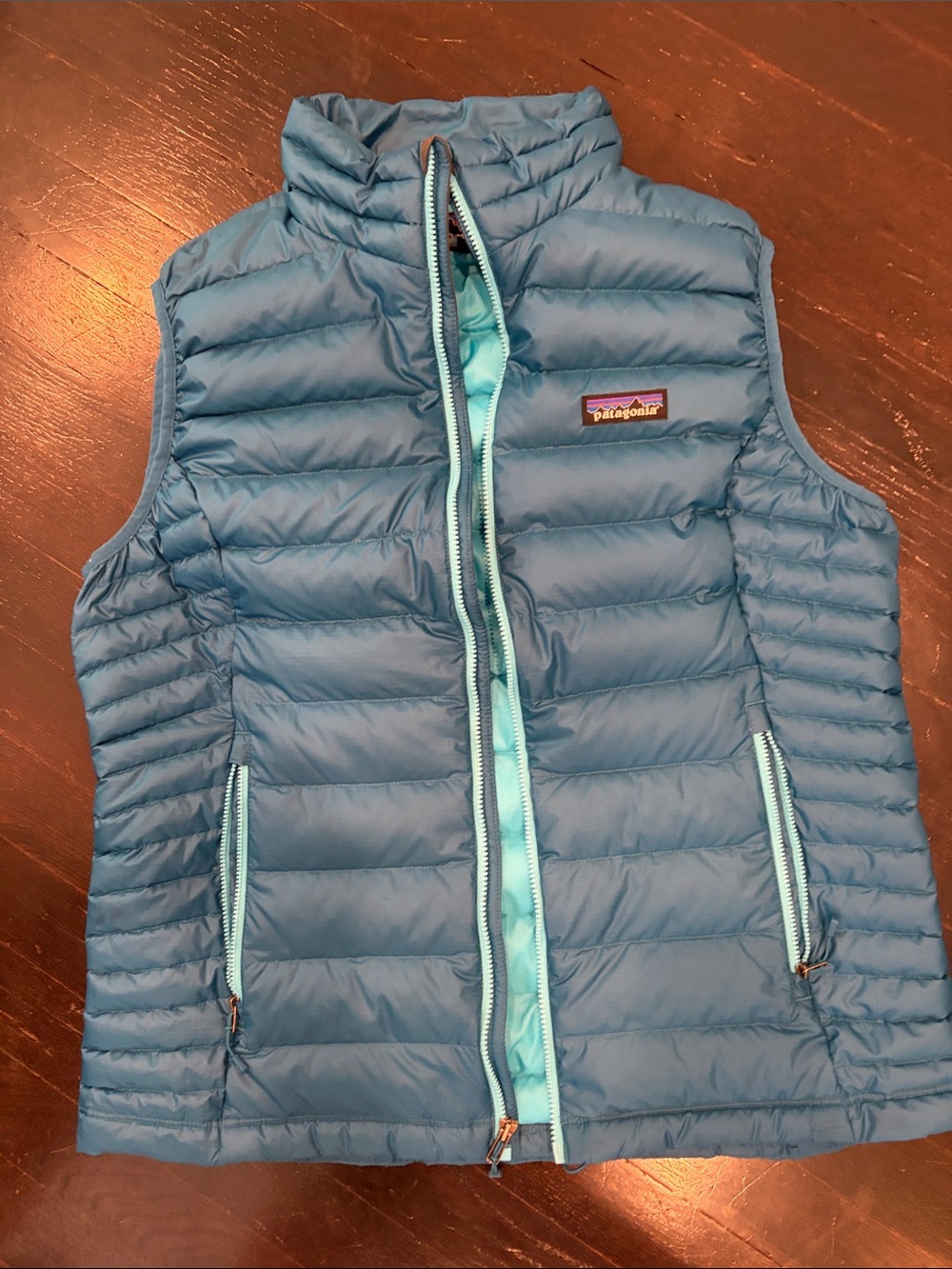 Patagonia Women's Quilted Down Vest in Teal. Like new